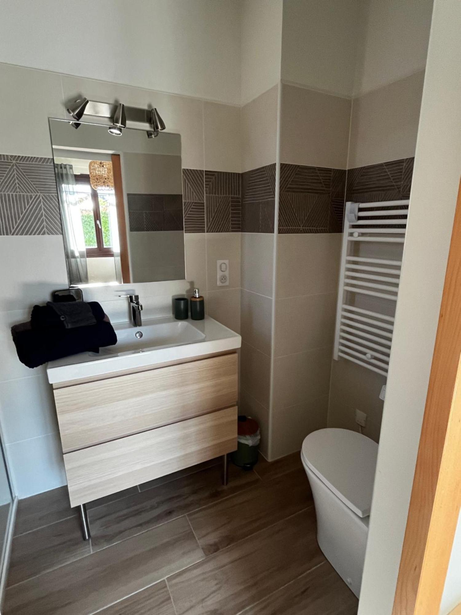 Les Voyages De Louison Bed & Breakfast Lavardac Bagian luar foto